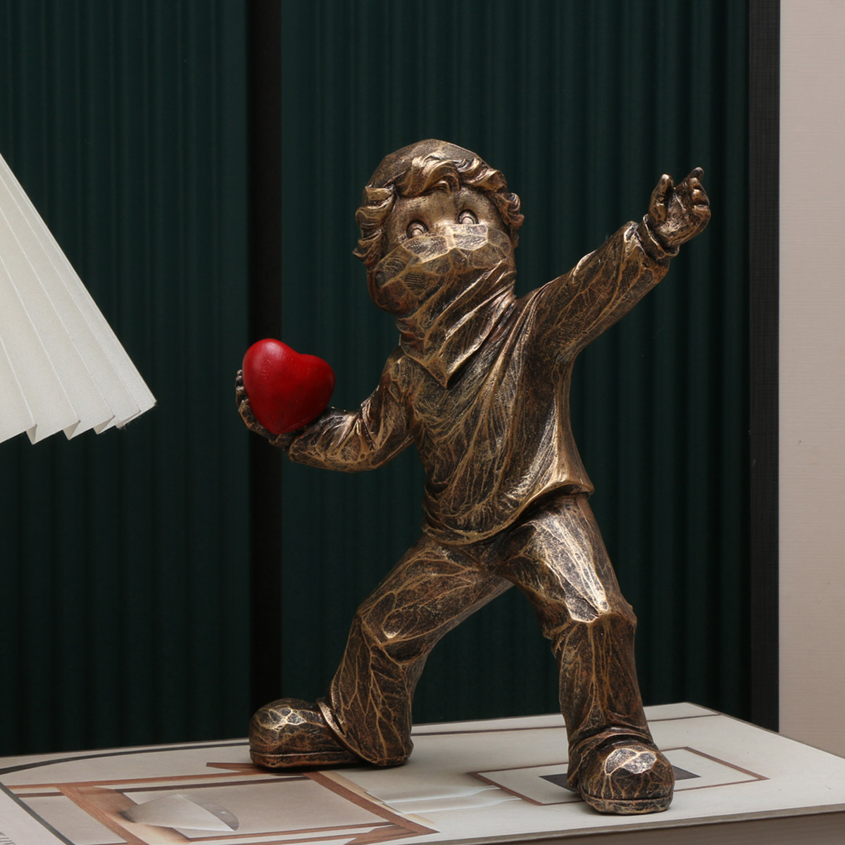 1 Stück Harz Banksy Love Skulp – Retro Gaming Decor Bewertung und Preis